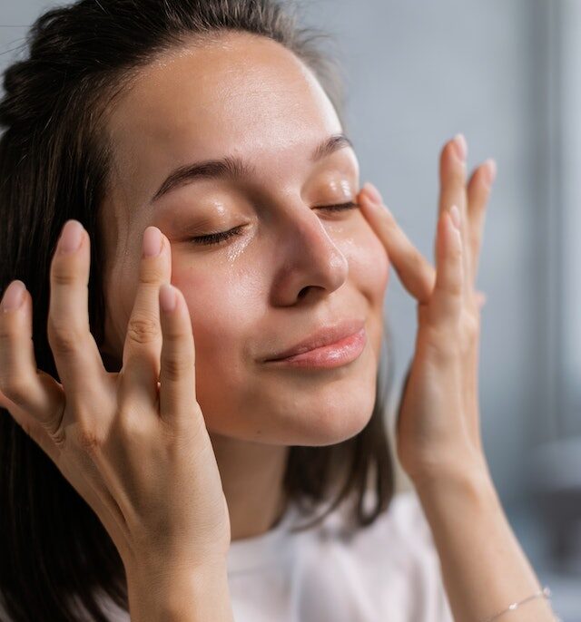 Merk Eye Cream Terbaik 2022 Untuk Remaja