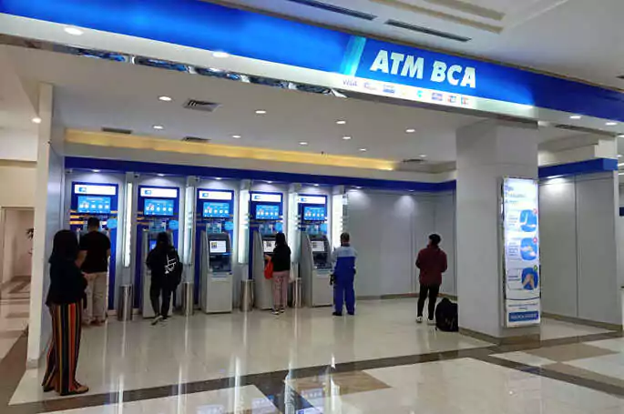 cara ambil uang di mesin atm BCA